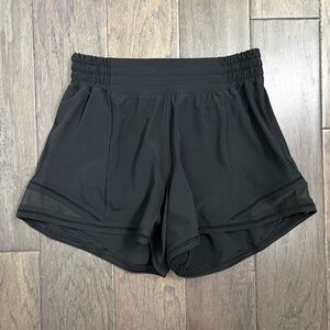 Lululemon NWOT Hotty Hot High-Rise Lined Short 4" *Lace Trim Black